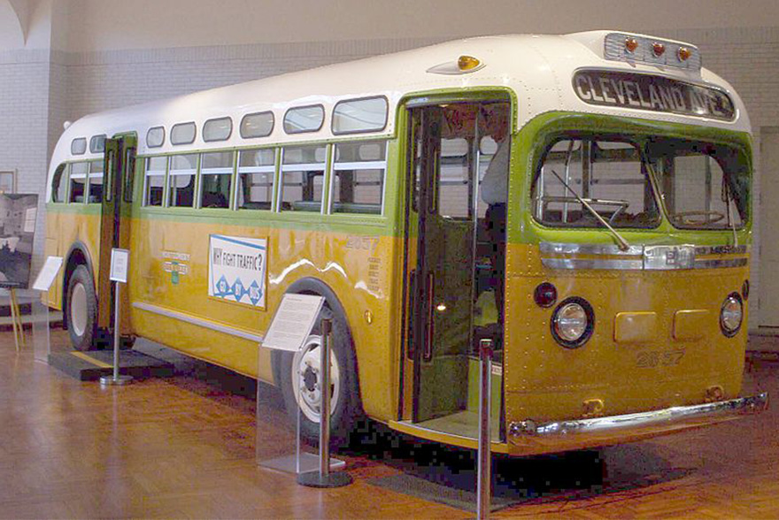 Este es un autobús de la línea que utilizaba Rosa Parks. Actualmente se encuentra en el museo Henry Ford --© rmhermen