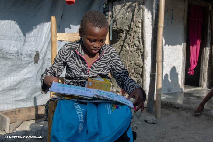 Material escolar para un niño de Haití.