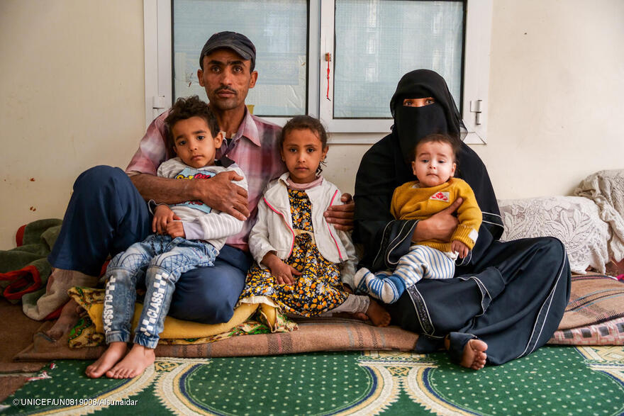 Una familia afectada por el conflicto en Yemen