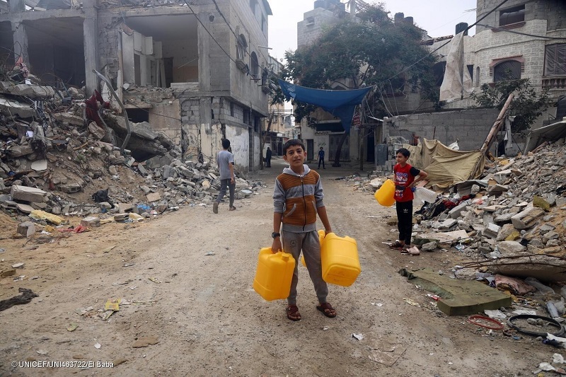 A los niños y niñas de Gaza se les acaba el tiempo: la escasez de agua desata la alarma por enfermedades