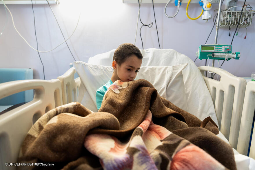 Un niño herido en un hospital de Líbano