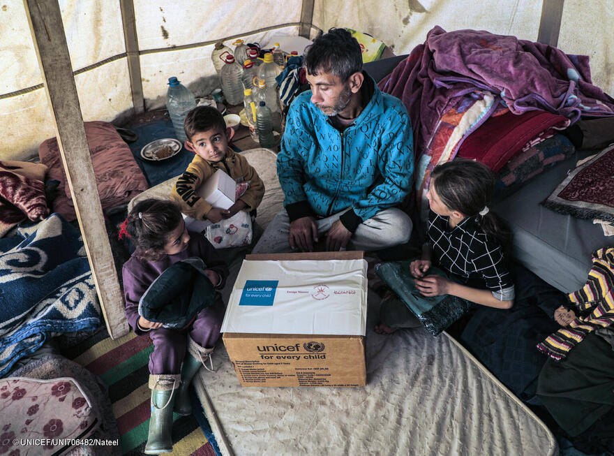 En Gaza, esta es una de las familias que ha recibido suministros de UNICEF contra el frío