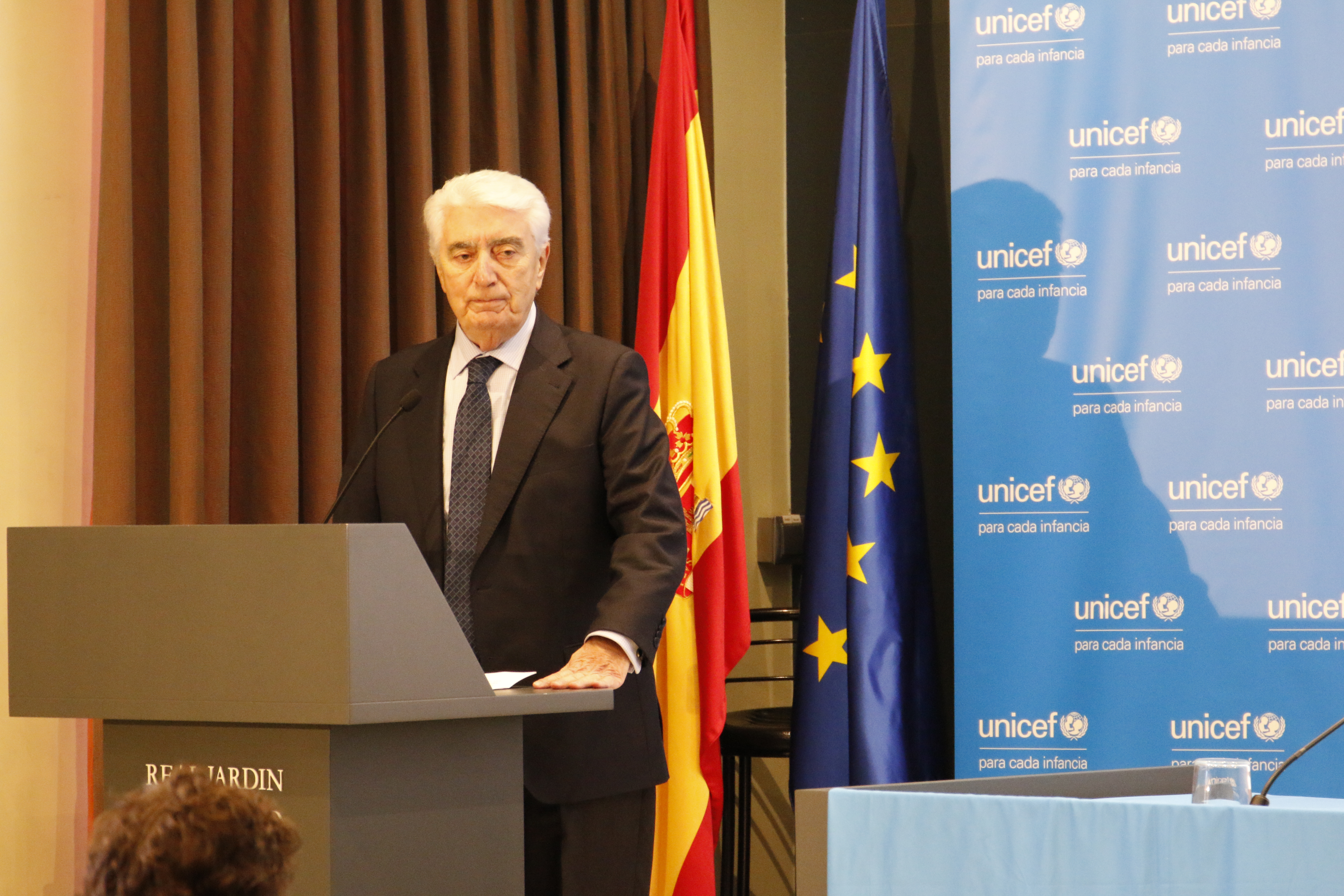 Gustavo Suárez Pertierra, presidente de UNICEF España, en la presentación del informe hoy desde el Real Jardín Botánico