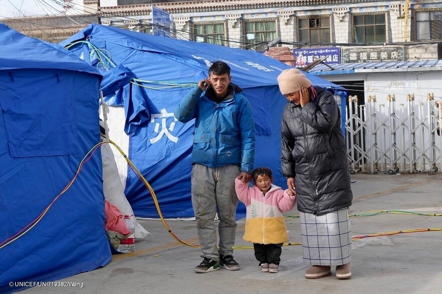 Familias afectadas por el terremoto que están recibiendo la ayuda de UNICEF
