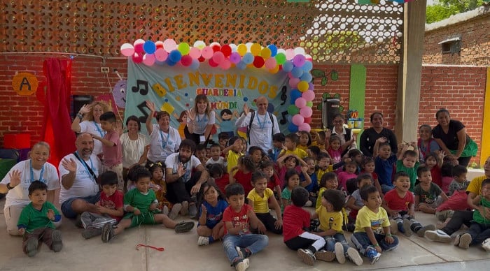 Socios y socias de UNICEF visitan Bolivia.