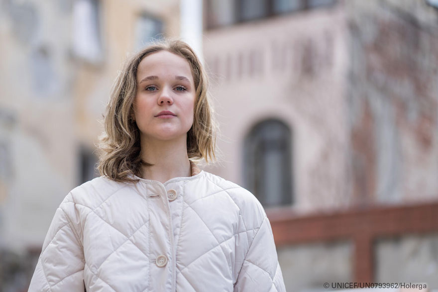 Anastasiia, una niña ucraniana de 16 años que ahora vive en Rumanía