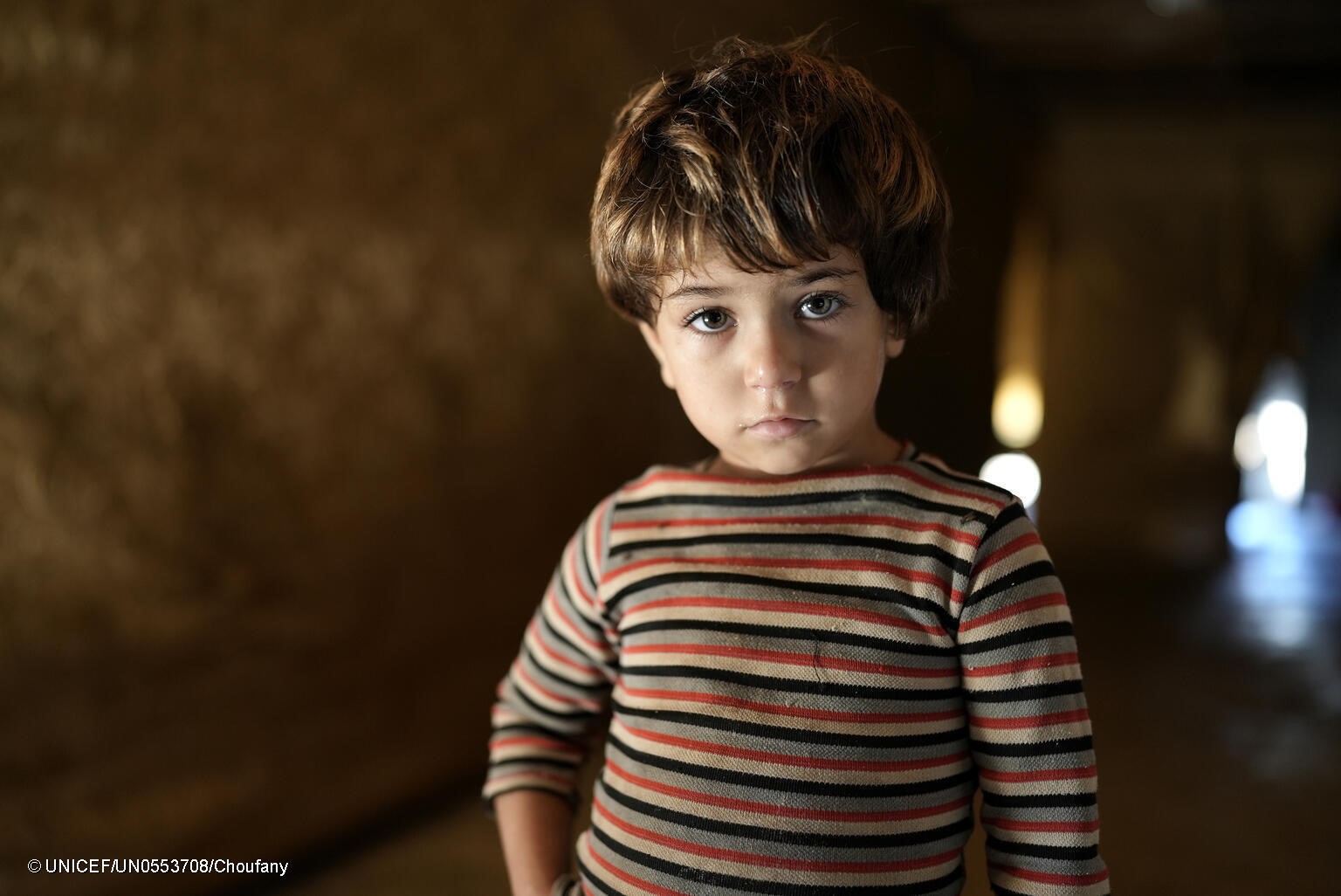 Cham, uno de los miles de niños que viven en asentamientos informales en Líbano.