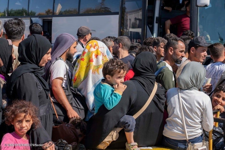 Ciudadanos de Líbano huyendo en busca de seguridad