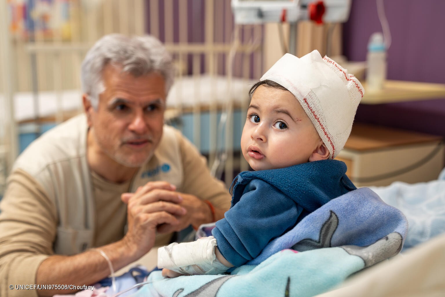 El 9 de abril de 2026, Ahmad, de 10 meses, recibe tratamiento en el Hospital Gubernamental Rafic Hariri de Beirut.