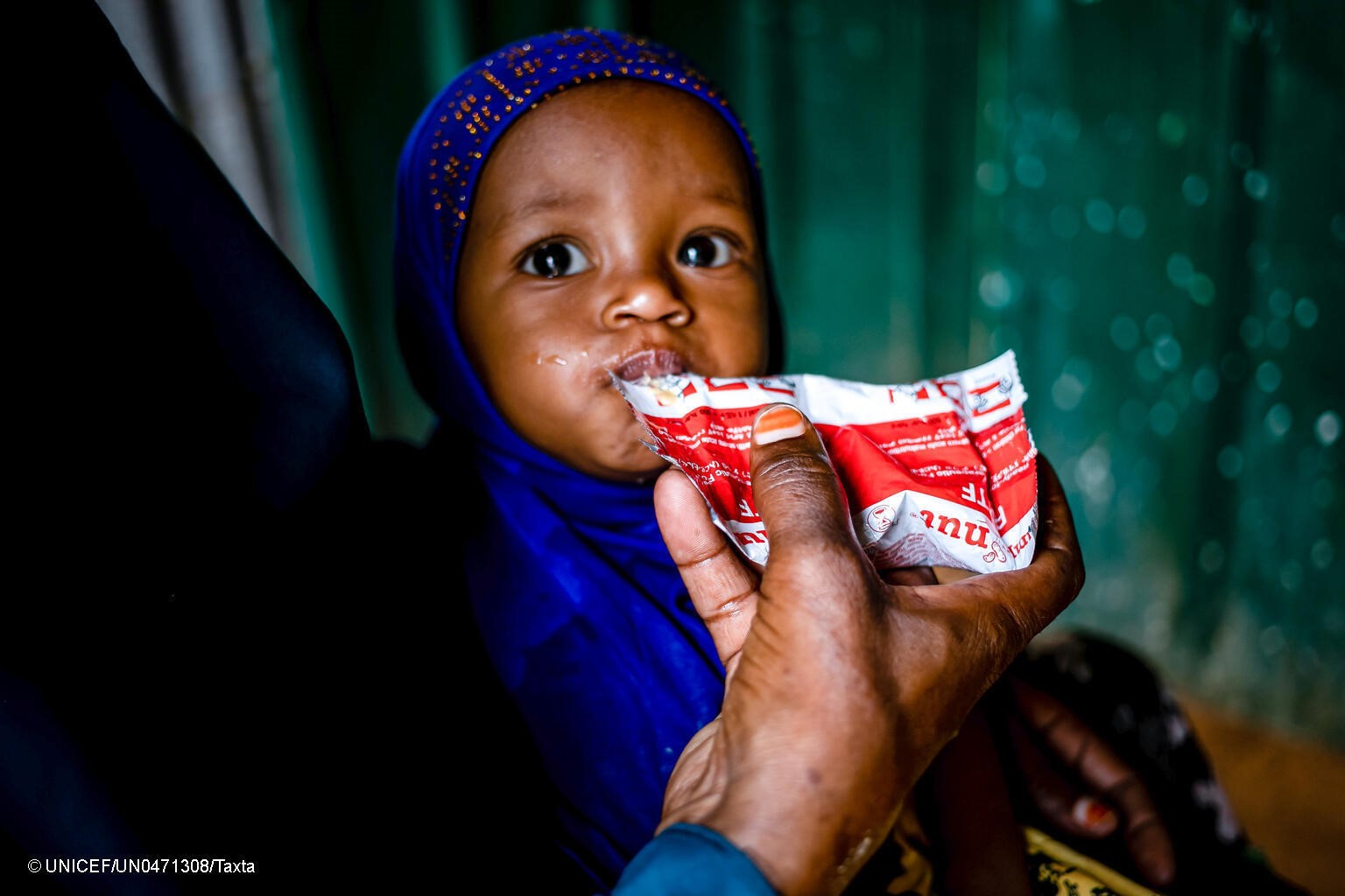 “Dahiro Hassan (33) y su hija en un centro de salud en Dolow, Somalia, el 24 de mayo de 2021.”