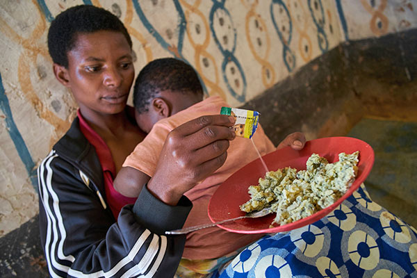 Imagen de una niña en el colegio
