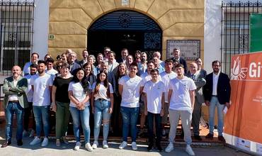 Jóvenes del programa y representantes de las entidades participantes