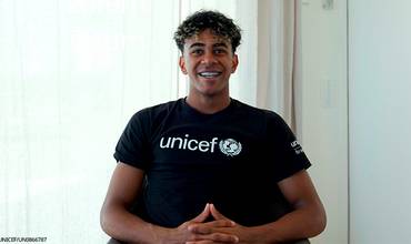Lamine Yamal, futbolista de la Selección Española absoluta de Fútbol, posa como nuevo Embajador de Buena Voluntad de UNICEF