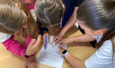 300 niñas, niños y adolescentes luchan contra la desinformación 