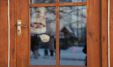 Yo también vivo aquí: vivienda, pobreza y derechos de infancia