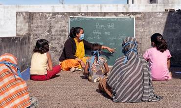 Las niñas están a la zaga de los niños en matemáticas en el mundo debido la discriminación y los estereotipos de género