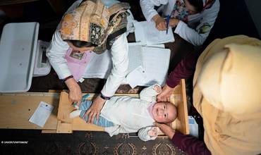 Afganistán: restringir el trabajo y educación de las mujeres viola los derechos humanos