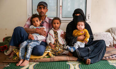 Una familia afectada por el conflicto en Yemen
