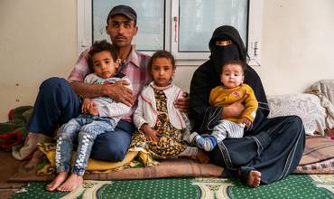 Una familia afectada por el conflicto en Yemen