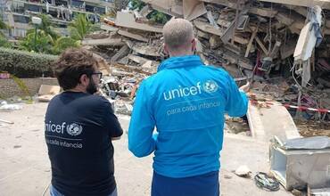 Equipo de UNICEF en el escenario de los terremotos