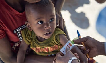 El hambre mundial disminuye un año más, pero el progreso por regiones sigue desigual