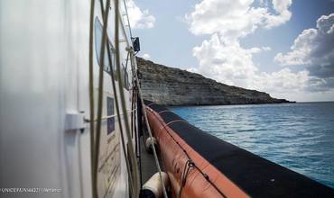 Aparece una niña flotando sola en el mar tras un naufragio en el Mediterráneo en el que se cree que otras 44 personas migrantes han muerto ahogadas