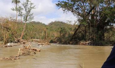 El 29 de octubre, los daños causados por el ciclón Lola en Melsisi, isla de Pentecostés, se suman a la destrucción causada por el ciclón Harold.