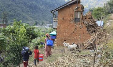 Nepal: niños y familias en peligro tras un terremoto