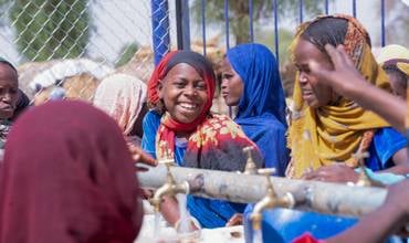 UNICEF construye fuentes de agua potable en la zona de Darfur central, Sudán.