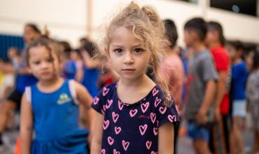 Mariam, de 3 años, estaba en casa de su abuelo cuando empezó el bombardeo.