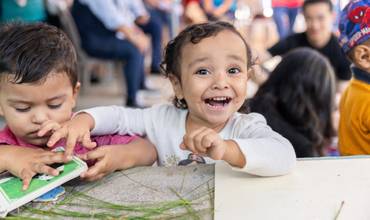 Una niña de Guatemala en un centro apoyado por UNICEF.