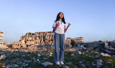 Nour de Siria suplica por un futuro mejor.