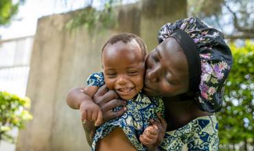 Regalos UNICEF que ayudan a madres y niños en todo el mundo