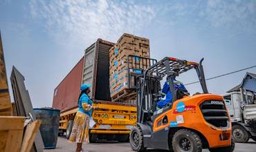 descarga de camión con alimentos en Kinshasa, 8 Septiembre 2025