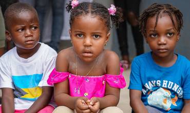 niños y niñas en Haití