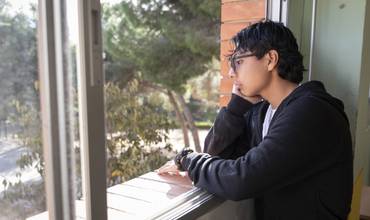 Niños y adolescentes sufren una emergencia de salud mental que no podemos normalizar
