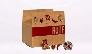 Caja de alimento terapéutico con juguetes recortables.