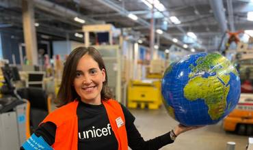 Boticaria García visita el almacén humanitario más grande del mundo, de UNICEF. 