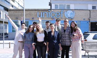 Chicos y chicas de UNICEF España se reúnen con la Ministra de Juventud e Infancia