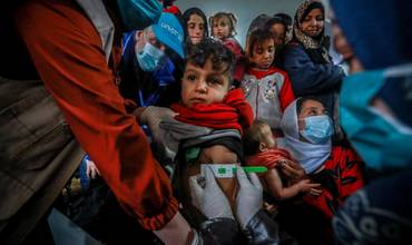 Un niño en un control de nutrición en Siria.