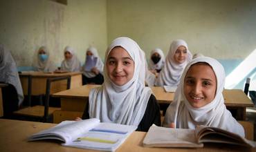 Dos estudiantes afganas