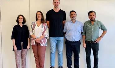 De izquierda a derecha: Ana Fernández Marcos, directora de Incidencia Política y Social de la Asociación Española Contra el Cáncer; Cristina Ribes, directora ejecutiva de la Gasol Foundation Europa; Pau Gasol, presidente de la Gasol Foundation y embajador de UNICEF España; José María Vera, director ejecutivo de UNICEF España; y Javier Guzmán, director de Justicia Alimentaria