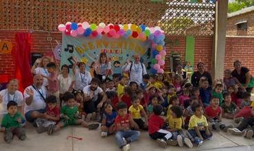 Socios y socias de UNICEF visitan Bolivia.
