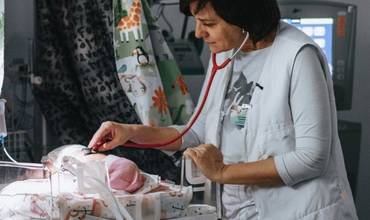 La doctora Iryna Kondratova, desde un sótano convertido en maternidad en Kharkiv.