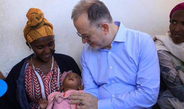 Ted Chaiban durante su visita a Etiopía