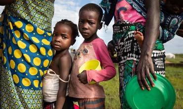 Niños desplazados por el cambio climático en Mozambique