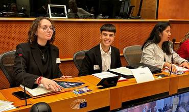 Jóvenes participantes en el encuentro durante sus intervenciones