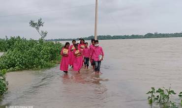 Niños de camino a una de las escuelas apoyadas por UNICEF en escuela apoyada por UNICEF en Sunamganj.