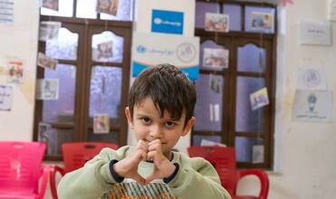 Diaa, de 4 años, participa en una sesión de apoyo psicosocial en un centro de protección infantil apoyado por UNICEF en la ciudad de Alepo, Siria, el 5 de diciembre de 2024
