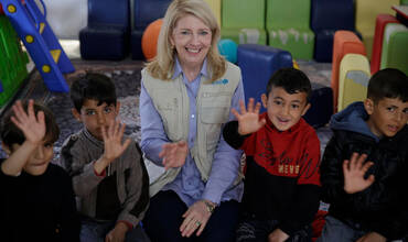 La directora ejecutiva de UNICEF, Catherine Russell, en su visita a Turquía.